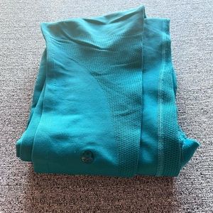Green Lululemon leggings